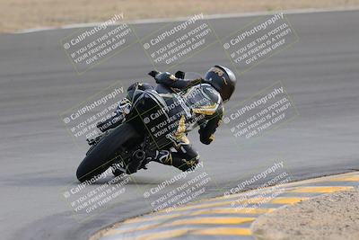 media/Dec-17-2022-SoCal Trackdays (Sat) [[224abd9271]]/Turn 10 Backside (120pm)/